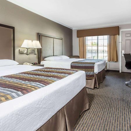 Super 8 By Wyndham Mountain View Motel Bagian luar foto