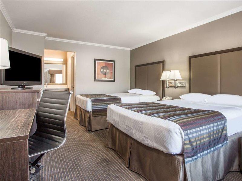 Super 8 By Wyndham Mountain View Motel Bagian luar foto