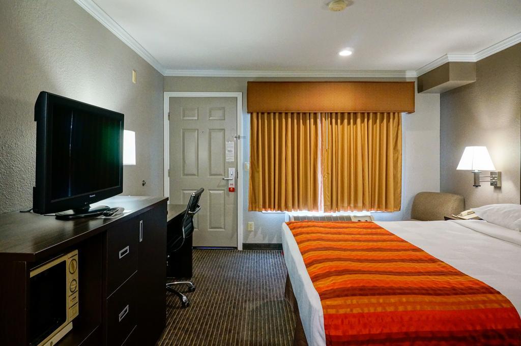 Super 8 By Wyndham Mountain View Motel Bagian luar foto