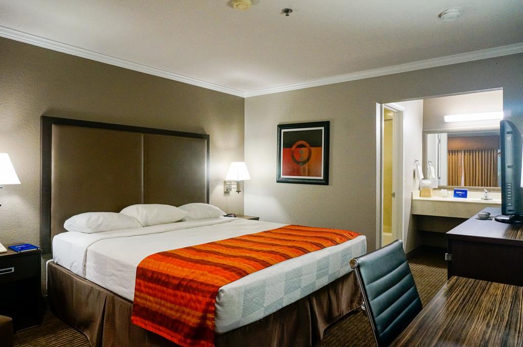 Super 8 By Wyndham Mountain View Motel Bagian luar foto