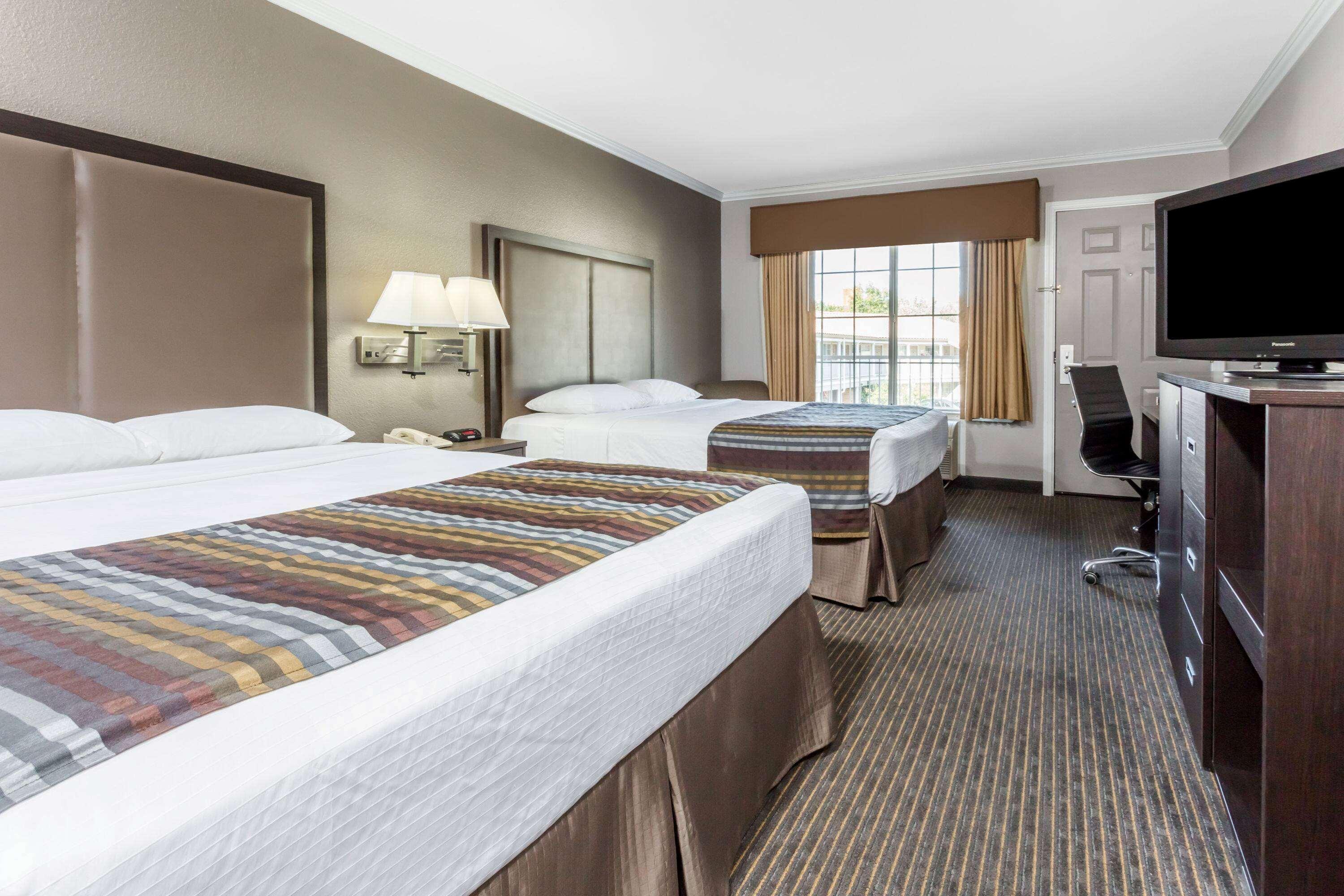 Super 8 By Wyndham Mountain View Motel Bagian luar foto