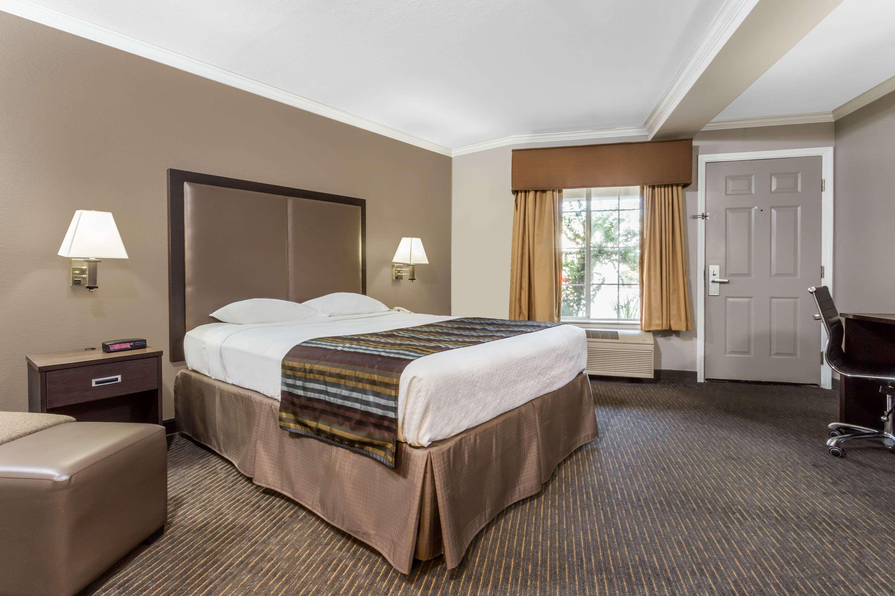 Super 8 By Wyndham Mountain View Motel Bagian luar foto