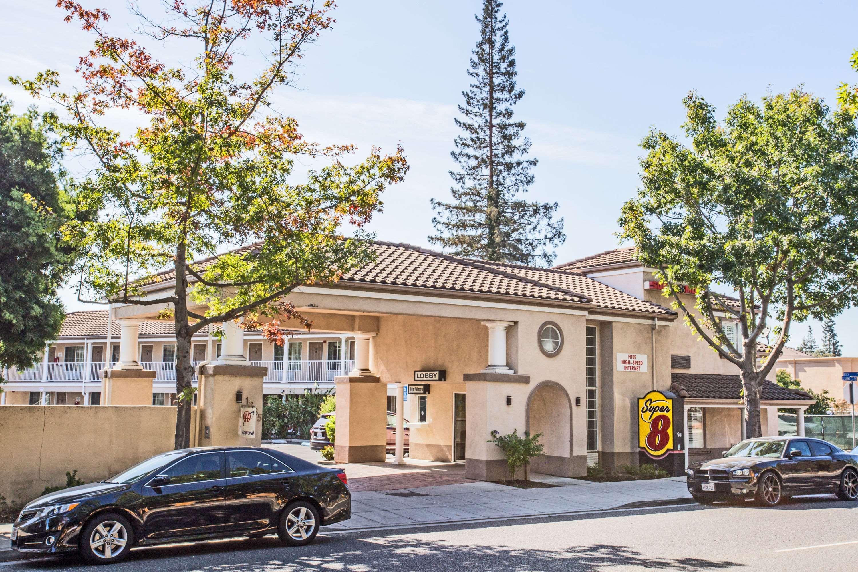 Super 8 By Wyndham Mountain View Motel Bagian luar foto