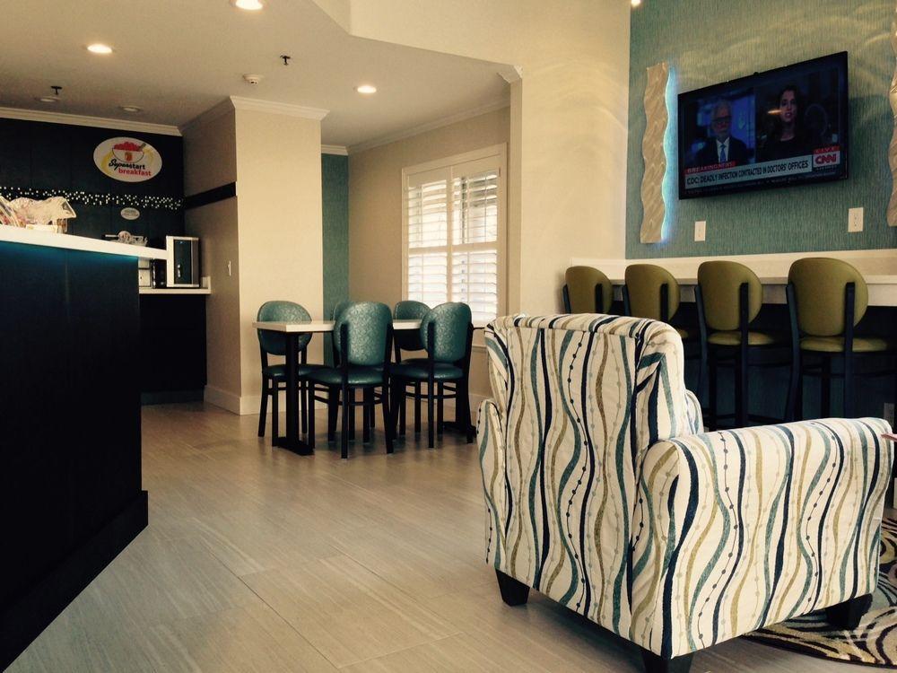 Super 8 By Wyndham Mountain View Motel Bagian luar foto